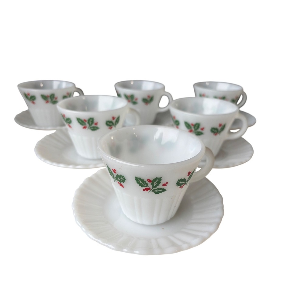 Crisa Termocrisa Mexico Milk Glass Holly Berry Christmas Tea Cup Saucer Set of 6